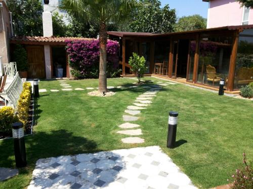 cunda has konak otel bahçe 2